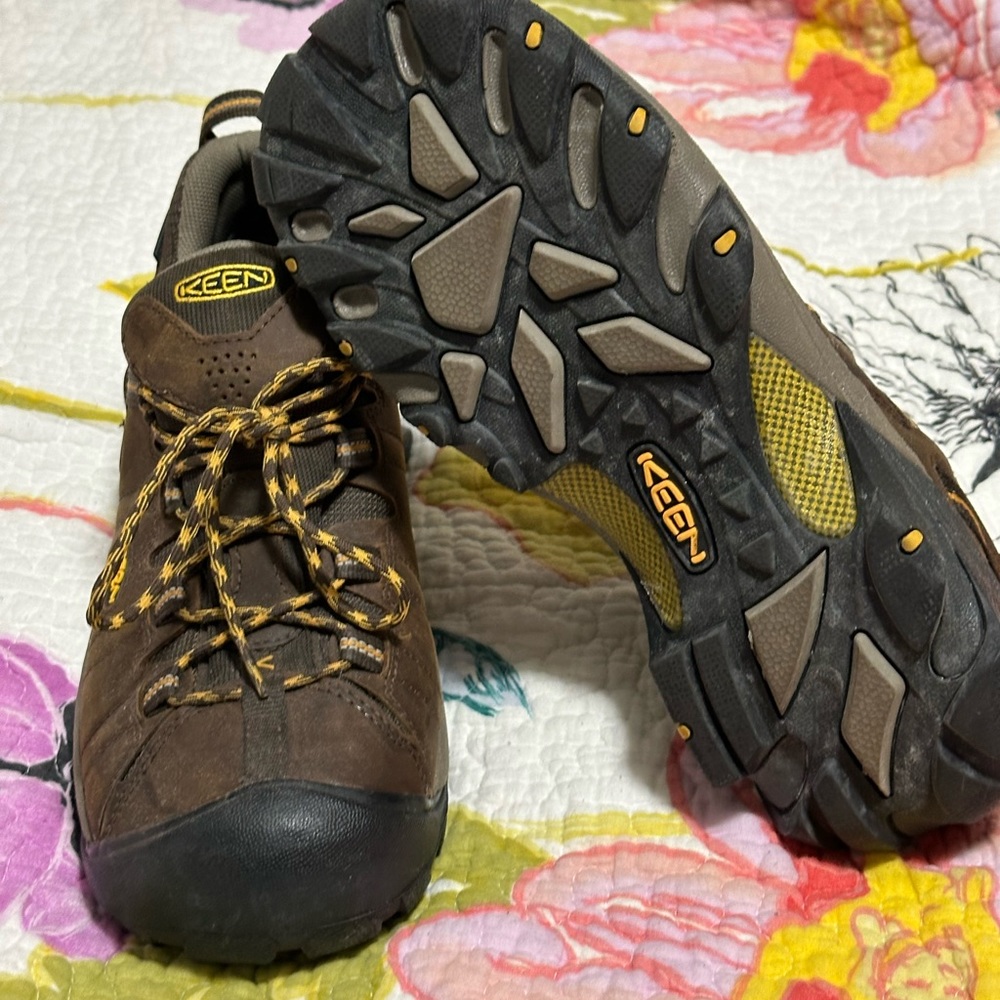 Men’s Keen Targhee Waterproof Hiking Shoes EUC Brown size 10.5